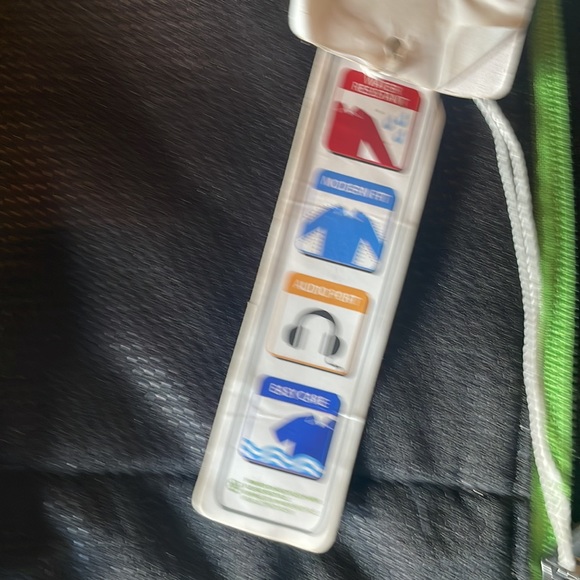 Northend Sport Wind Breaker. Adult Size M Modern Fit Audio Port - Picture 6 of 6